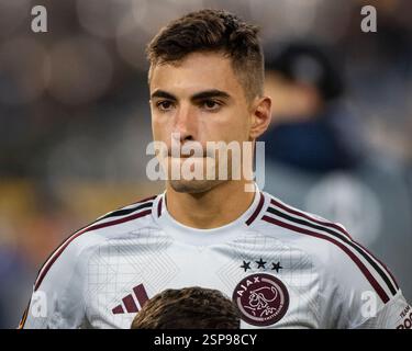 Brüssel, Belgien Februar 2025. Lucas Rosa von Ajax während der UEFA Europa League 2024/25 Knockout Phase Play-offs 1 Legspiel zwischen Royale Union Saint-Gilloise und AFC Ajax im King Baudouin Stadium in Brüssel, Belgien am 13. Februar 2025 (Foto: Andrew SURMA/ Credit: SIPA USA/Alamy Live News Stockfoto