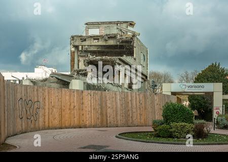 Blick auf die Ruine der Klinik Frankfurt Hoechst, Hessen Stockfoto