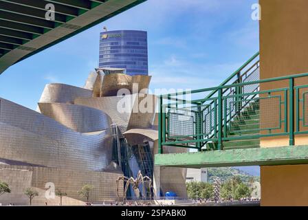 Blick auf das Guggenheim Museum an einem sonnigen Tag Stockfoto