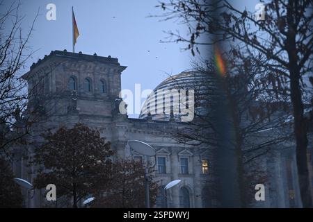 13. Februar 2025, Berlin: Blick auf das Reichstagsgebäude. Foto: Sarah Knorr/dpa Stockfoto