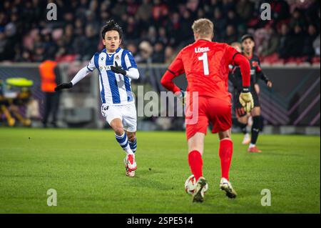 Herning, Dänemark. Februar 2025. Takefusa Kubo (14) von Real Sociedad wurde während des Play-off-Spiels zwischen dem FC Midtjylland und Real Sociedad in der MCH Arena in Herning gesehen. Quelle: Gonzales Photo/Alamy Live News Stockfoto