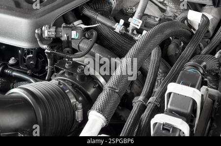 Benzinmotor für Autos. Motorteil des Fahrzeugs. Nahaufnahme eines Verbrennungsmotors. Motor-Detais in einem neuen Auto. Stockfoto