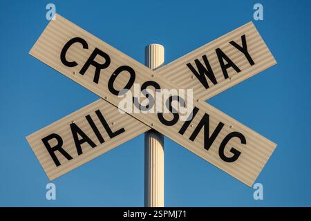 Hokitika, 24. Januar 2025: Bahnübergangsschild Stockfoto