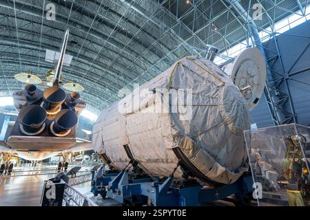 Space Shuttle „Discovery“ im Smithsonian Air and Space Museum, Udvar Hazy Center am Flughafen Dulles Stockfoto