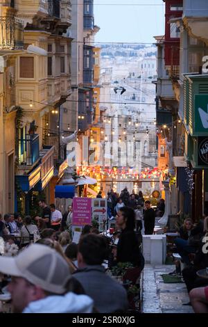 Menschen auf den Straßen von Valletta, Malta. Stockfoto