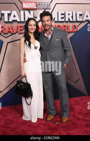 Frank Grillo mit Begleitung bei der Weltpremiere des Kinofilms Captain America: Brave New World im TCL Chinese Theatre. Los Angeles, 11.02.2025 *** Frank Grillo mit Begleitung bei der Weltpremiere des Films Captain America Brave New World im TCL Chinese Theatre Los Angeles, 11 02 2025 Foto:XJ.xBlocx/xFuturexImagex Captain america 5142 Stockfoto