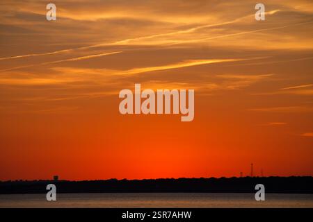 Der wunderschöne Sonnenuntergang am Ufer von Newport, Rhode Island, USA Stockfoto