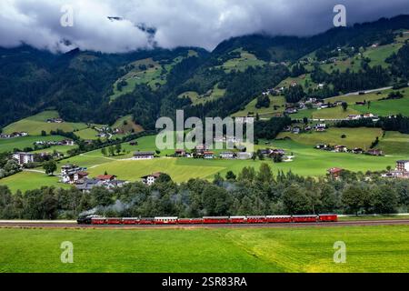 Zillertaler Bahn oder Zillertalbahn, Zillertal, Jenbach, Tirol, Österreich. Diese Dampfeisenbahn verkehrt zwischen der Industriestadt Jenbach und Th Stockfoto