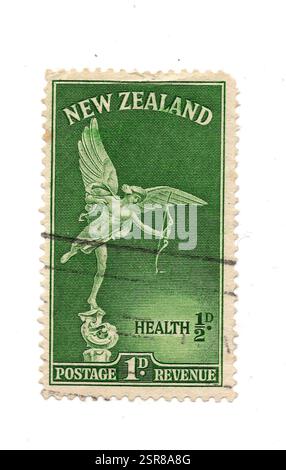 Eine alte Gesundheitspostmarke aus Neuseeland, isoliert auf weißem Hintergrund. Stockfoto
