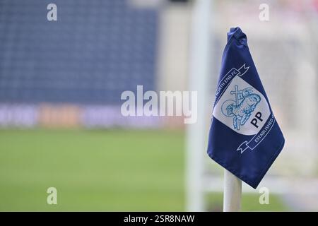 Deepdale, Preston, Großbritannien. Februar 2025. EFL Championship Football, Preston North End gegen Burnley; Eckflagge mit Vereinslogo Credit: Action Plus Sports/Alamy Live News Stockfoto