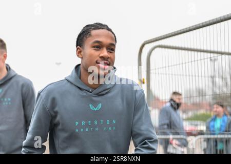 Deepdale, Preston, Großbritannien. Februar 2025. EFL Championship Football, Preston North End gegen Burnley; Jayden Meghoma aus Preston North End kommt ins Spiel Credit: Action Plus Sports/Alamy Live News Stockfoto