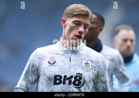 Preston, Großbritannien. Februar 2025. Zian Flemming von Burnley wärmt sich vor dem Sky Bet Championship Match Preston North End gegen Burnley in Deepdale, Preston, Vereinigtes Königreich, 15. Februar 2025 (Foto: Jorge Horsted/News Images) in Preston, Vereinigtes Königreich am 15. Februar 2025. (Foto: Jorge Horsted/News Images/SIPA USA) Credit: SIPA USA/Alamy Live News Stockfoto