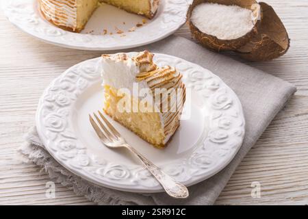 Käsekuchen mit Schweizer meringue Stockfoto