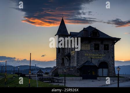 Sommersonnenuntergang am Bonaigua-Pass (Aran-Tal - Pallars Sobirà, Lleida, Katalonien, Spanien, Pyrenäen) ESP: Atardecer en el puerto de la Bonaigua Stockfoto