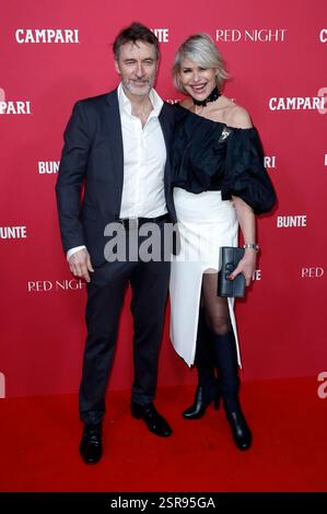 Guido Broscheit und Barbara Klein bei der Roten Nacht von Campari & Bunte während der Berlinale 2025 im Fredericks. Berlin, 14.02.2025 *** Guido Broscheit und Barbara Klein bei der Roten Nacht von Campari Bunte während der Berlinale 2025 in Fredericks Berlin, 14 02 2025 Foto:XC.xTamckex/xFuturexImagex red Night 5434 Stockfoto