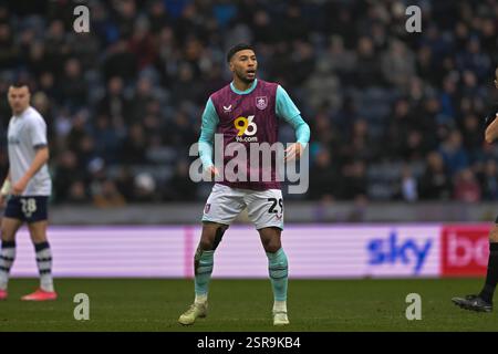 Deepdale, Preston, Großbritannien. Februar 2025. EFL Championship Football, Preston North End gegen Burnley; Josh Laurent von Burnley Credit: Action Plus Sports/Alamy Live News Stockfoto