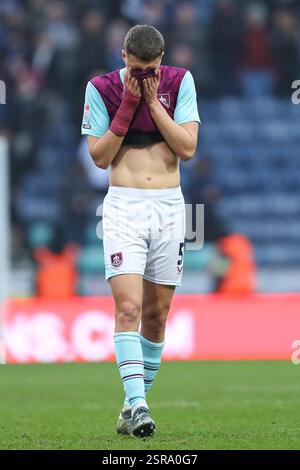 Preston, Großbritannien. Februar 2025. Maxime Estève aus Burnley wurde nach dem Sky Bet Championship Match Preston North End gegen Burnley in Deepdale, Preston, Vereinigtes Königreich, 15. Februar 2025 (Foto: Jorge Horsted/News Images) in Preston, Vereinigtes Königreich am 15. Februar 2025 niedergeschlagen. (Foto: Jorge Horsted/News Images/SIPA USA) Credit: SIPA USA/Alamy Live News Stockfoto