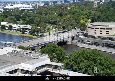 Blick aus der Vogelperspektive auf die Princes Bridge über den Yarra River Melbourne CBD Stockfoto