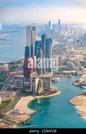 Abu Dhabi, Vereinigte Arabische Emirate, 3. Januar 2024. Luftbild der Stadt Abu Dhabi Stockfoto