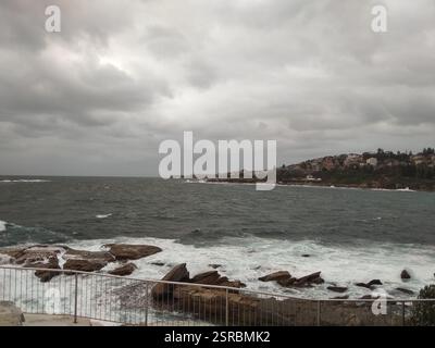 Meerblick bei bewölktem Wetter Stockfoto