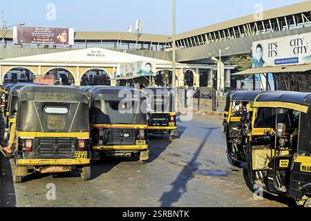 Mira Straße Bahnhof Eingang, Mumbai, Maharashtra, Indien, Asien Stockfoto