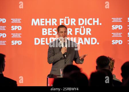 Bundestagswahlkampf 2025. Mehr für dich. Besser für Deutschland. Diskussionsveranstaltung der SPD. Brian Nickholz, MDB. Marl, Nordrhein-Westfalen, DEU, Deutschland, 04.02.2025 *** Bundestagswahlkampf 2025 mehr für Sie besser für Deutschland SPD Diskussionsveranstaltung Brian Nickholz, MDB Marl, Nordrhein-Westfalen, DEU, Deutschland, 04 02 2025 Stockfoto