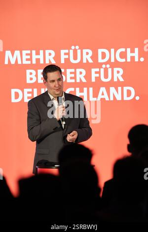 Bundestagswahlkampf 2025. Mehr für dich. Besser für Deutschland. Diskussionsveranstaltung der SPD. Brian Nickholz, MDB. Marl, Nordrhein-Westfalen, DEU, Deutschland, 04.02.2025 *** Bundestagswahlkampf 2025 mehr für Sie besser für Deutschland SPD Diskussionsveranstaltung Brian Nickholz, MDB Marl, Nordrhein-Westfalen, DEU, Deutschland, 04 02 2025 Stockfoto