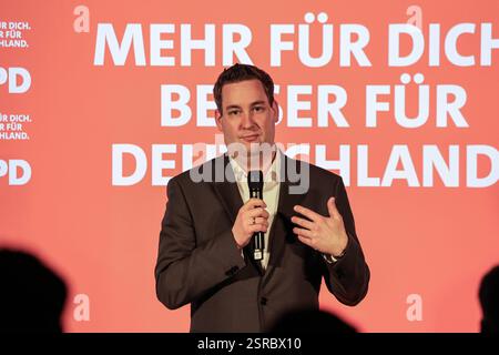 Bundestagswahlkampf 2025. Mehr für dich. Besser für Deutschland. Diskussionsveranstaltung der SPD. Brian Nickholz, MDB. Marl, Nordrhein-Westfalen, DEU, Deutschland, 04.02.2025 *** Bundestagswahlkampf 2025 mehr für Sie besser für Deutschland SPD Diskussionsveranstaltung Brian Nickholz, MDB Marl, Nordrhein-Westfalen, DEU, Deutschland, 04 02 2025 Stockfoto