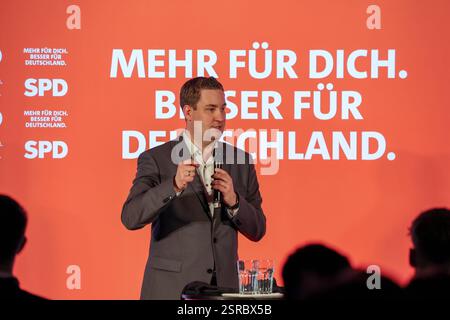 Bundestagswahlkampf 2025. Mehr für dich. Besser für Deutschland. Diskussionsveranstaltung der SPD. Brian Nickholz, MDB. Marl, Nordrhein-Westfalen, DEU, Deutschland, 04.02.2025 *** Bundestagswahlkampf 2025 mehr für Sie besser für Deutschland SPD Diskussionsveranstaltung Brian Nickholz, MDB Marl, Nordrhein-Westfalen, DEU, Deutschland, 04 02 2025 Stockfoto