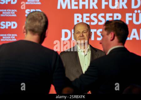 Bundestagswahlkampf 2025. Mehr für dich. Besser für Deutschland. Bundeskanzler Olaf Scholz im Gespräch in Marl. Marl, Nordrhein-Westfalen, DEU, Deutschland, 04.02.2025 *** Bundestagswahlkampf 2025 mehr für Sie besser für Deutschland Bundeskanzler Olaf Scholz im Gespräch in Marl Marl, Nordrhein-Westfalen, DEU, Deutschland, 04 02 2025 Stockfoto