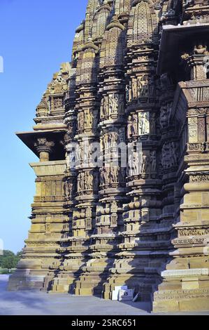 Reich verzierte Mauer des Kandariya mahadeva Tempels Khajuraho madhya pradesh indien Stockfoto