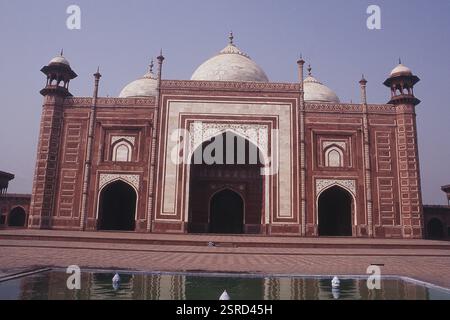 Blick auf die Moschee, Taj Mahal, Agra, Uttar Pradesh, Indien, Asien Stockfoto