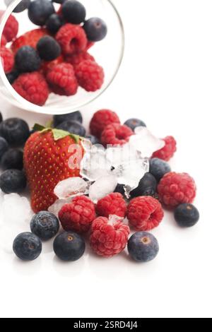 Closeup Schuß gefrorene Himbeeren, Brombeeren und Erdbeeren Stockfoto
