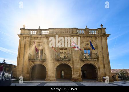 Blick auf die Fassade des Rathauses von Labastida, Labastida, Alava, Baskenland Stockfoto