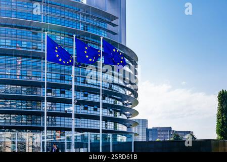 Europa-Flagge. Louise Weiss Gebäude. Europäisches Parlament. Straßburg, Unterrhein, Elsass, Grand Est, Frankreich, Europa Stockfoto