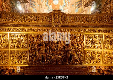 Lagos, Portugal - 25. August 2024: Wunderschönes Inneres der Kirche St. Antonius, Igreja de Santo Antonio in Lagos, Algarve in Portugal Stockfoto