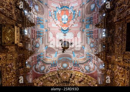 Lagos, Portugal - 25. August 2024: Wunderschönes Inneres der Kirche St. Antonius, Igreja de Santo Antonio in Lagos, Algarve in Portugal Stockfoto