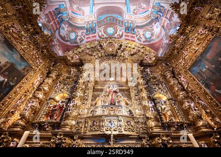 Lagos, Portugal - 25. August 2024: Wunderschönes Inneres der Kirche St. Antonius, Igreja de Santo Antonio in Lagos, Algarve in Portugal Stockfoto