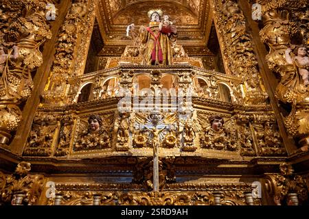 Lagos, Portugal - 25. August 2024: Wunderschönes Inneres der Kirche St. Antonius, Igreja de Santo Antonio in Lagos, Algarve in Portugal Stockfoto