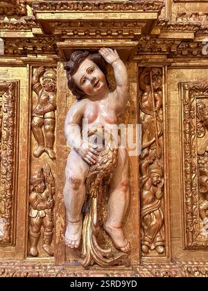 Lagos, Portugal - 25. August 2024: Wunderschönes Inneres der Kirche St. Antonius, Igreja de Santo Antonio in Lagos, Algarve in Portugal Stockfoto