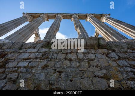 Der römische Tempel von Evora (Templo Romano de Evora), auch bezeichnet als Der Templo de Diana ist ein antiker Tempel in der portugiesischen Stadt Evora. Stockfoto