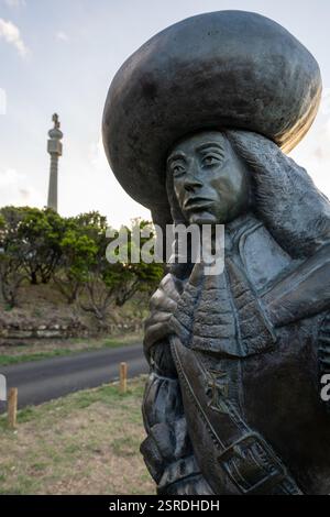 Statue von D. Afonso VI. Auf Monte Brasil Aussichtspunkt über Angra do Heroismo, Portugal. Stockfoto
