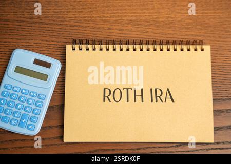 Roth IRA-Konzept – Art des individuellen Altersvorsorgekontos, das steuerfreie Abhebungen im Ruhestand ermöglicht, wobei Beiträge nach Steuern i geleistet werden Stockfoto