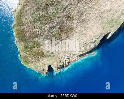 Kleine Inselchen an der Küste der Insel Terceira auf den Azoren, Ilheus das Cabras genannt, Ziegeninseln. Stockfoto