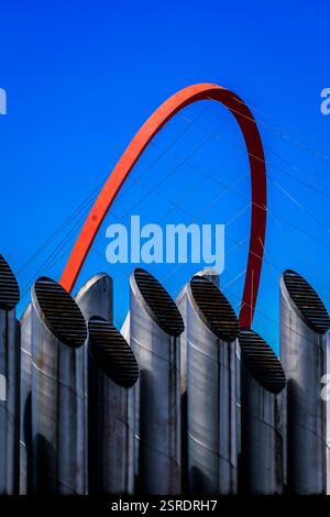 Die Olympische Bogenbrücke von Lingotto in Turin, Italien. Erbaut anlässlich der olympischen Winterspiele 2006 in Turin. Stockfoto