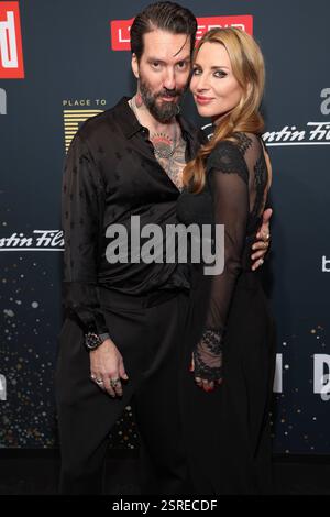 PLACE TO B Alec Völkel Boss Burns von The BossHoss mit Ehefrau Johanna Michels PLACE TO B - Bild und Constantin Film laden zur legendären Party im Rahmen der Berlinale ins Borchardt ein in Berlin *** PLACE TO B Völkel Boss Burns vom BossHoss mit seiner Frau Johanna Michels PLACE TO B Bild und Constantin Film laden Sie zur legendären Party im Rahmen der Berlinale in Berlin ein Copyright: FuxEventhrshrshrx Stockfoto