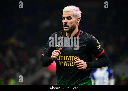 Theo Hernandez, französischer Abwehrspieler des AC Mailand #19, sieht beim italienischen Fußballspiel der Serie A zwischen dem AC Mailand und Hellas Verona am 15. Februar 2025 im San Siro Stadion in Mailand an Stockfoto