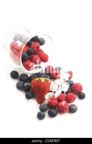 Closeup Schuß gefrorene Himbeeren, Brombeeren und Erdbeeren Stockfoto