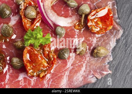 Gekühltes Rindfleisch-Carpaccio kalt Stockfoto