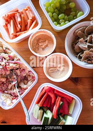 Gesunder und köstlicher Snack beim Picknick Stockfoto
